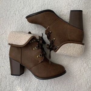 NWOT Size 9 Heeled Fur Booties